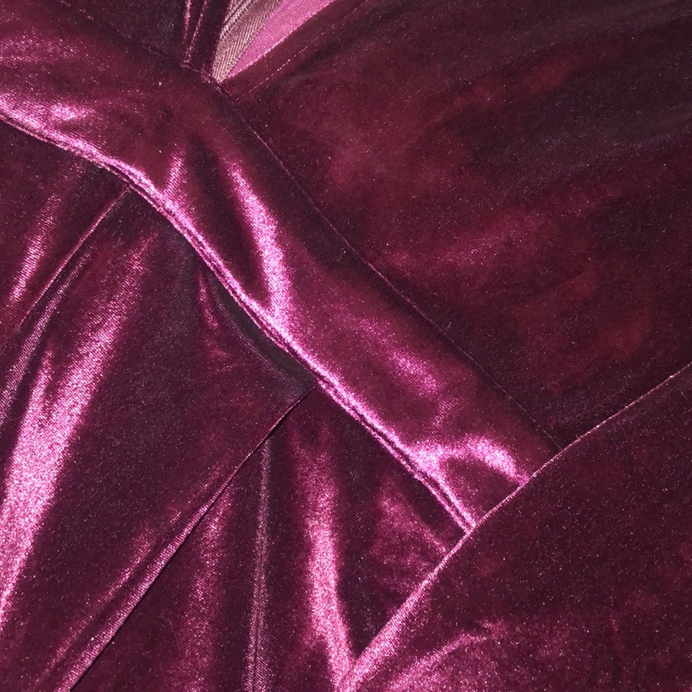 Tobi burgundy plunge long sleeve velvet romper M - Picture 7 of 8